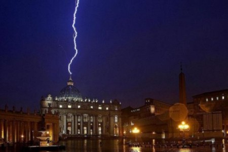 Blitz ber dem Vatikan